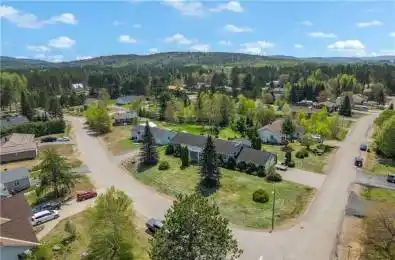 42 YANTHA Crescent Madawaska Valley Ontario K0J 1B0