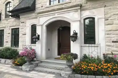138 Centre Street Vaughan Ontario L4J 1G4