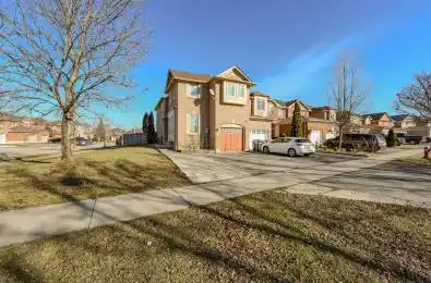 7020 Black Walnut Trail Mississauga Ontario L5N 7N7