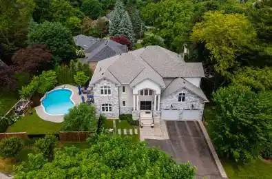 175 Oakhill Place Hamilton Ontario L9G 1C8