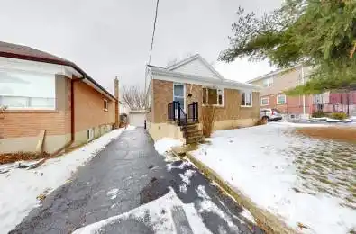 26 Compton Crescent Toronto W05 Ontario M3M 2C2