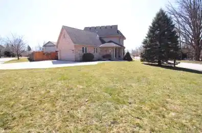 25 Symphony Court Central Elgin Ontario N5P 4K1