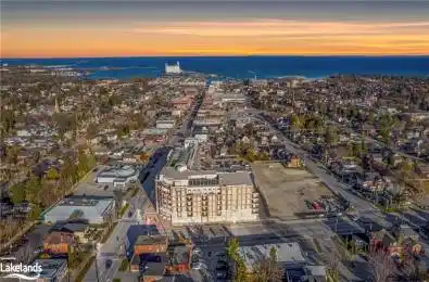 1 HUME Street Unit# PH617 Collingwood Ontario L9Y 0X3