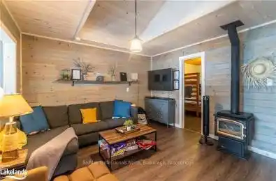 1032 LAKESHORE Drive Bracebridge Ontario P1L 1X3