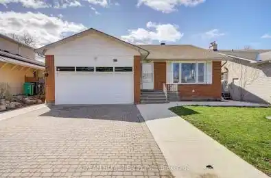 1323 Shamir Crescent Mississauga Ontario L5C 1L2