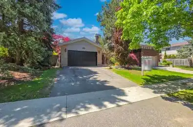 52 Leacock Crescent Toronto C13 Ontario M3B 1P1