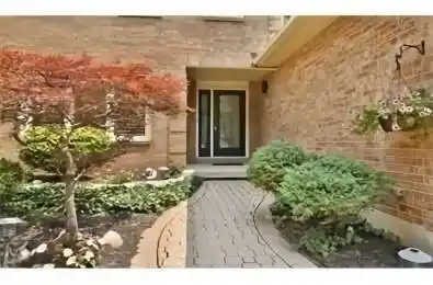 1119 Notley Crescent Oakville Ontario L6M 1H4