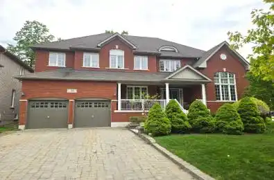 38 Camelot Square Barrie Ontario L4M 0C3