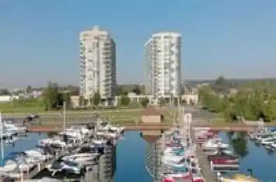 6 Toronto Street Unit# 902 Barrie Ontario L4N 9R2