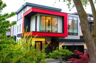 662 Byngmount Avenue Mississauga Ontario L5G 1R4