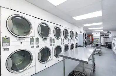 2852 Dufferin Street Toronto W04 Ontario M6B 3S3