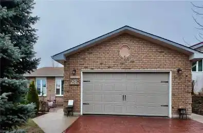 355 PENETANGORE Row Kincardine Ontario N2Z 2K1