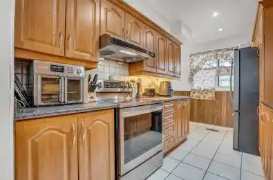 27 Bradstone Square Toronto E11 Ontario M1B 1W1