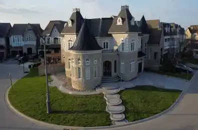 5256 Adobe Court Mississauga Ontario L5M 0K8