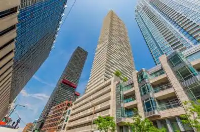 2221 Yonge Street Unit# 5702 Toronto C10 Ontario M4S 2B4