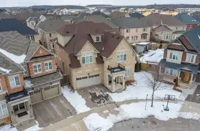 135 Hoey Crescent Oakville Ontario L6M 0X1