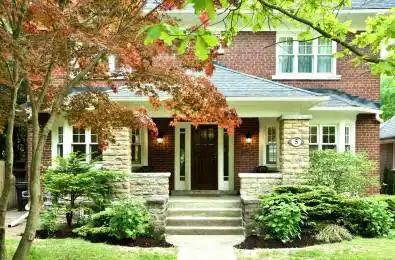 5 Mossom Place Toronto W01 Ontario M6S 1G4