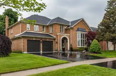 2010 Parklane Crescent Burlington Ontario L7M 3V5