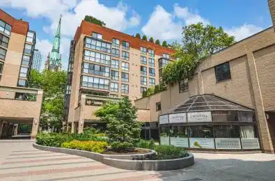 80 Front Street Unit# 824 Toronto C08 Ontario M5E 1T4