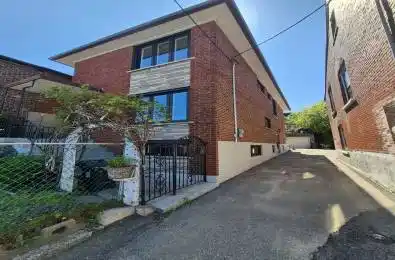 2098 Dufferin Street Toronto W03 Ontario M6E 3R7