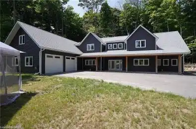 30 Blue Jay Court Tiny Ontario L9M 0B9