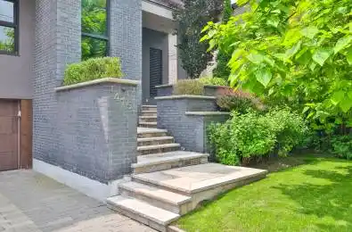415 Douglas Avenue Toronto C04 Ontario M5M 1H3