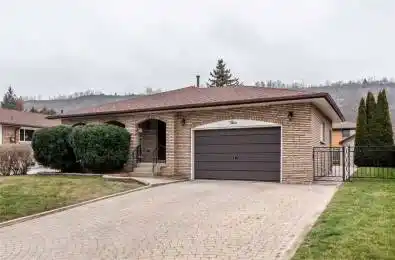 5 Teak Street Hamilton Ontario L8G 2S8
