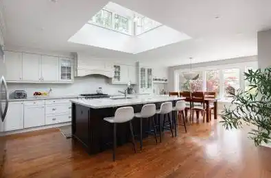 9 Canfield Place Toronto C13 Ontario M3B 2V5
