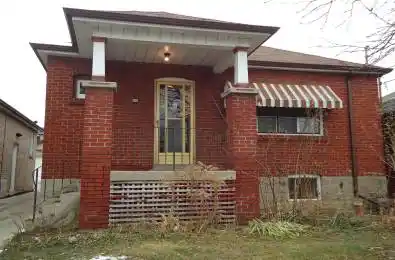 499 Northcliffe Boulevard Toronto C03 Ontario M6E 3L4