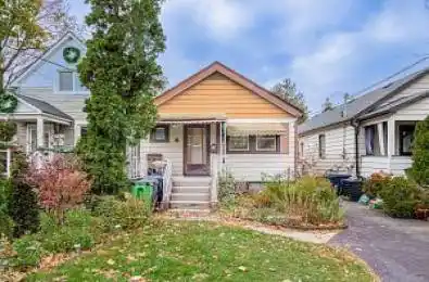 4 Westlake Crescent Toronto E03 Ontario M4C 2X2