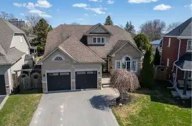 916 Barbados Street Oshawa Ontario L1J 0A5