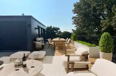 2343 Gerrard Street Unit# Sky Toronto E02 Ontario M4E 2E6
