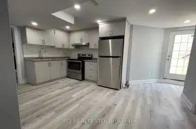 726 Dolby Crescent Milton Ontario L9T 5L7