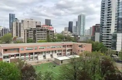 85 Wood Street Unit# 817 Toronto C08 Ontario M4Y 0E8