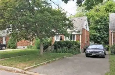 10 Lyndale Drive Toronto C14 Ontario M2N 2Y1