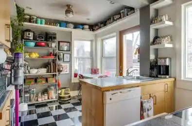 368 Palmerston Boulevard Unit# Main Toronto C01 Ontario M6G 2N6
