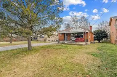 308 Mineola Road Mississauga Ontario L5G 2G5