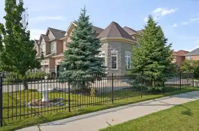 5499 Doctor Peddle Crescent Mississauga Ontario L5M 0K7