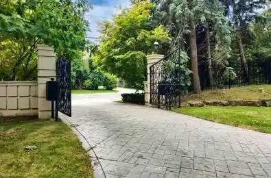 52 Post Road Unit# Coach house Toronto C12 Ontario M3B 1H8
