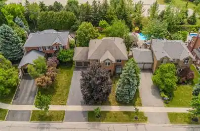 1352 Winterberry Drive Burlington Ontario L7P 4T8