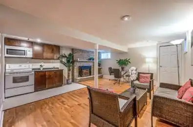 182 Lawrence Avenue Unit# Lower Toronto C04 Ontario M5M 1A8