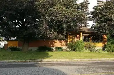 366 Maria Goretti Circle Vanier and Kingsview Park Ontario K1L 7K8