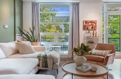 391 Brunswick Avenue Unit# 201 Toronto C02 Ontario M5R 2Z2