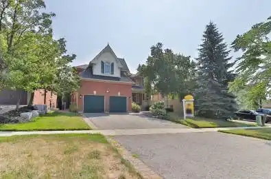 829 Quantra Crescent Newmarket Ontario L3X 1M8