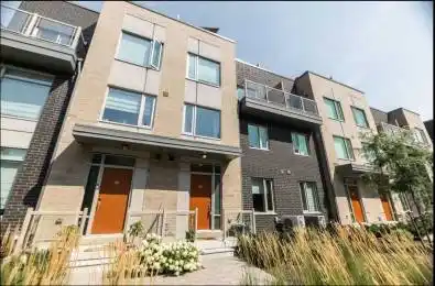 22 Applewood Lane Unit# 27 Toronto W08 Ontario M9C 0C1