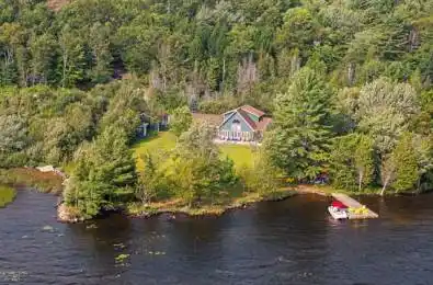 82 Seelys Road Huntsville Ontario P1H 2J3