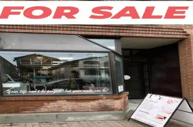 2144A Queen Street Toronto E02 Ontario M4E 1E3