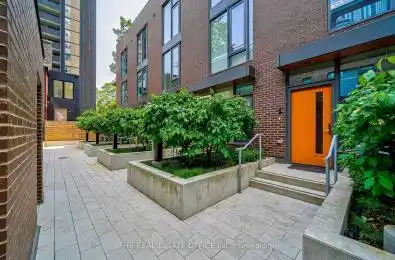 33 Dundonald Street Unit# TH 2 Toronto C08 Ontario M4Y 1K3