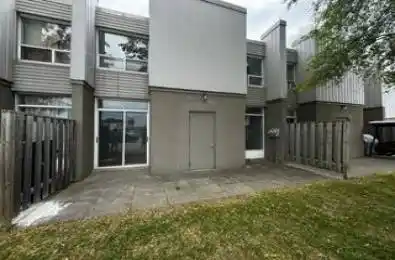 15 Lexington Avenue Unit# TH 5 Toronto W10 Ontario M9V 2G4