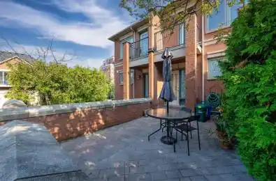 82 Suncrest Boulevard Markham Ontario L3T 7Y1